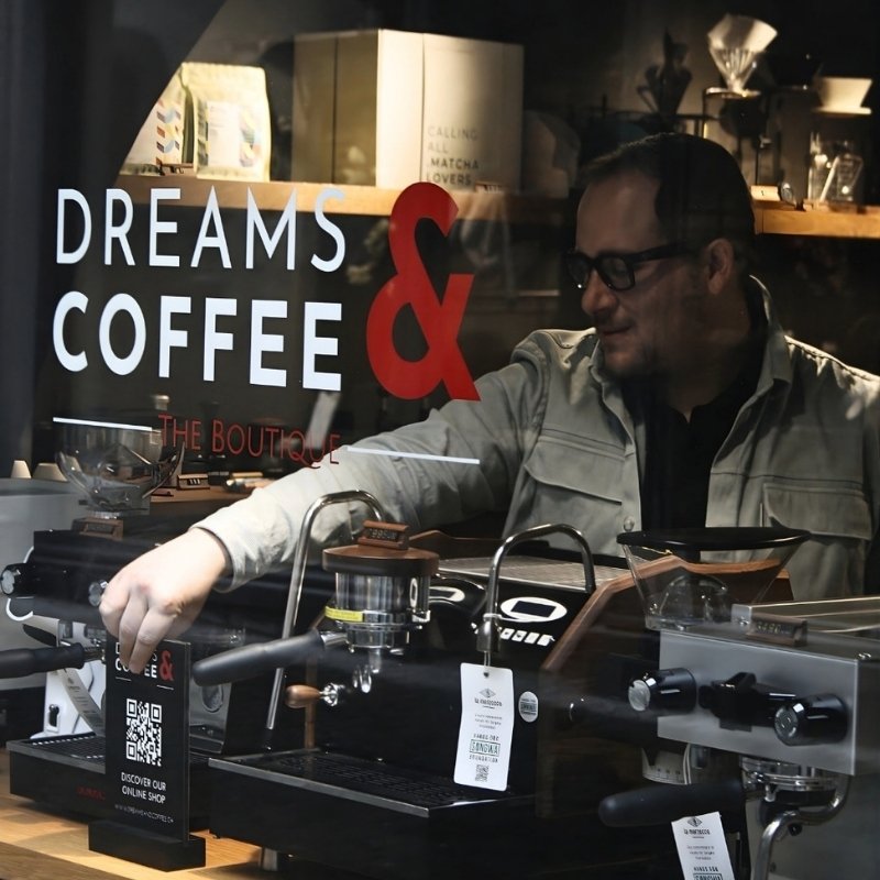 Fabio Scacciaferro in der Boutique Dreams & Coffee in Luzern